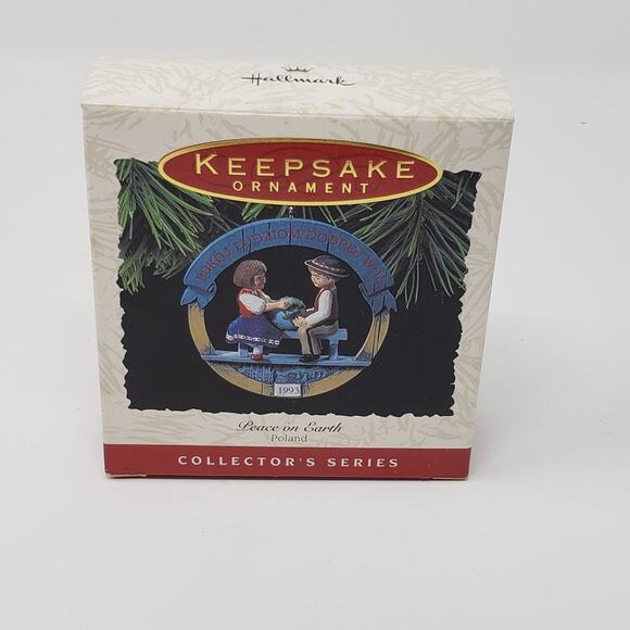 1993 Hallmark Peace on Earth - Poland Handcrafted Keepsake Holiday Ornament - Picture 1 of 5